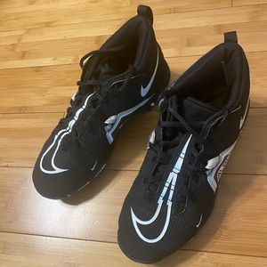 Nike football cleats size 5.5Y - WIDE